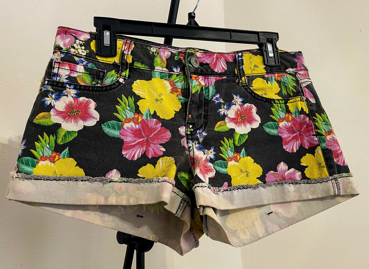 L.e.i Ashley Lowrise - Women’s Floral Jean Short - Size (Small)