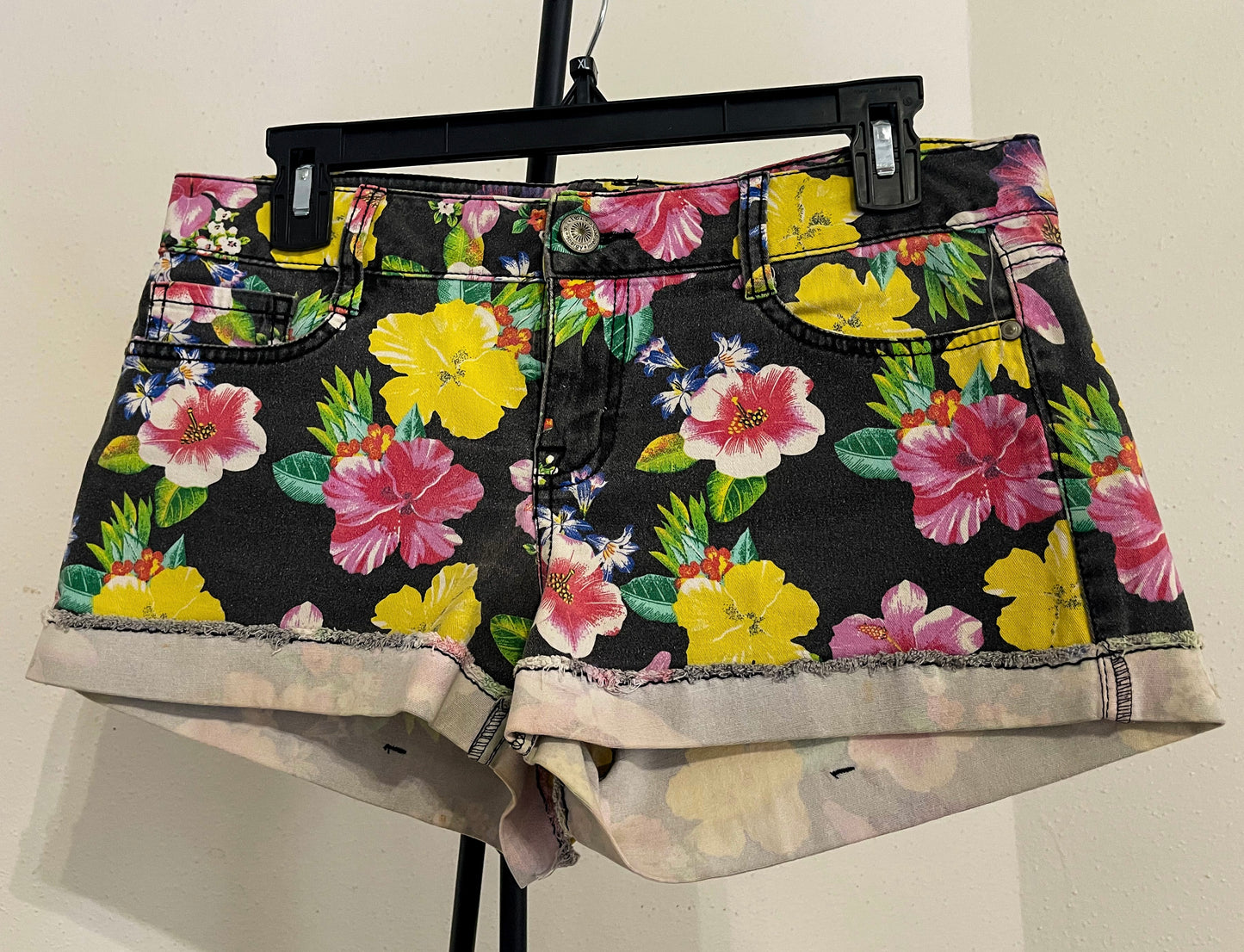 L.e.i Ashley Lowrise - Women’s Floral Jean Short - Size (Small)