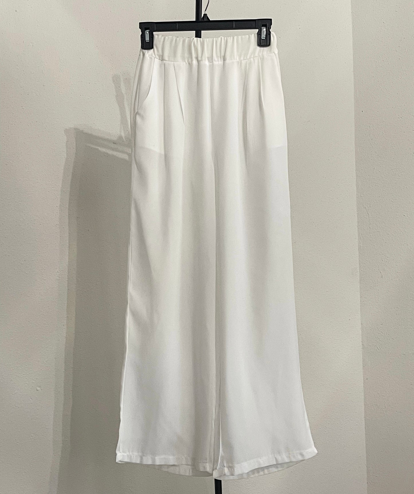 Wide Leg - Women’s White Pants - Size (L)