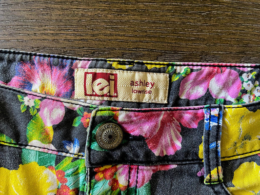 L.e.i Ashley Lowrise - Women’s Floral Jean Short -  Size (Small)