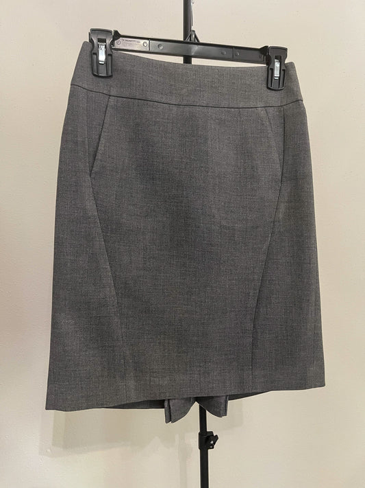 Ann Taylor LOFT - Women’s Gray Straight & Pencil Skirt - Size (00P)