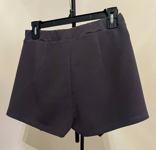 Apple Tree - Gray Split Hem Women’s Skort - Size (Small)