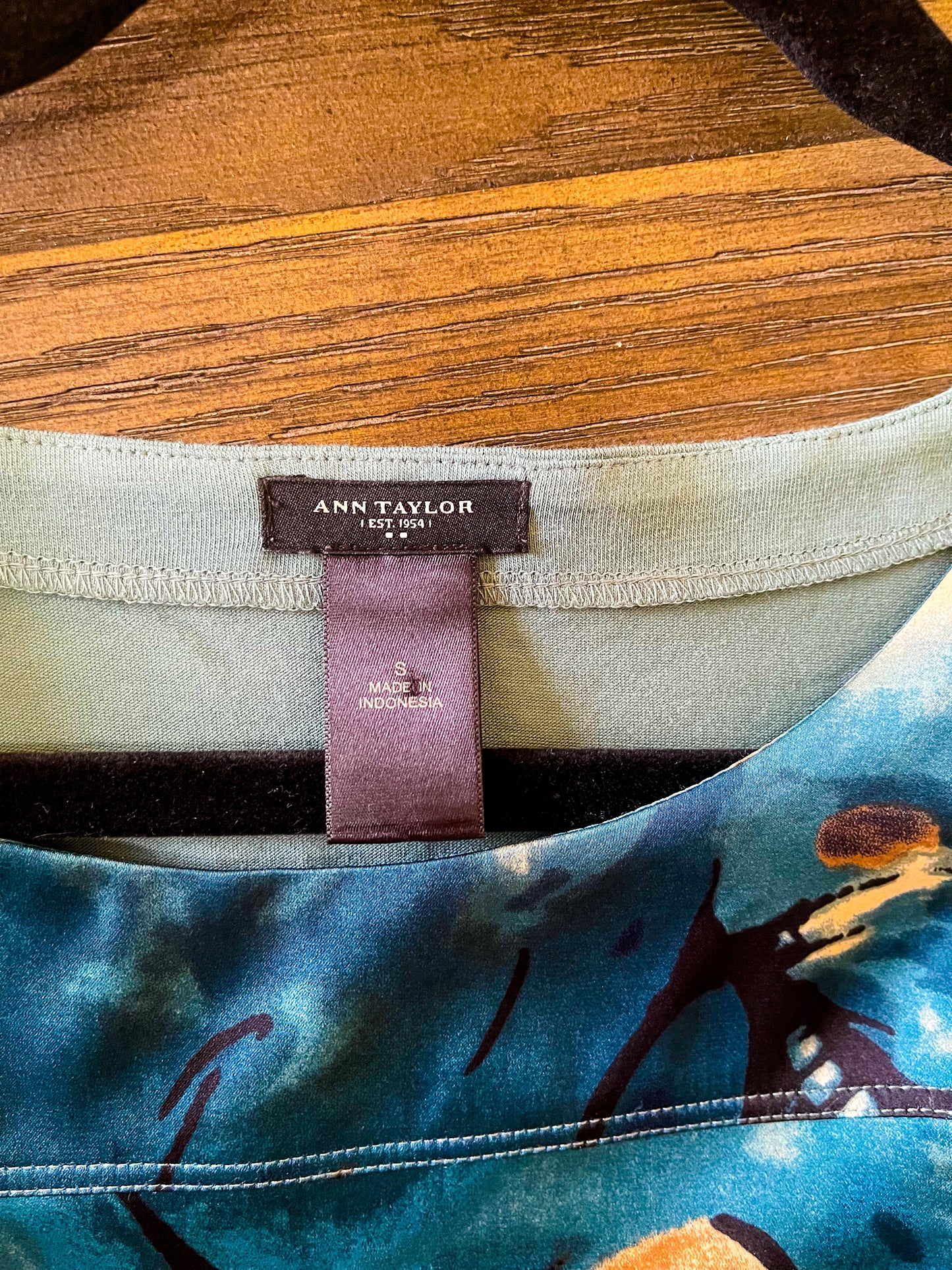Ann Taylor - Women’s Sleeveless Blouse - Size (S)