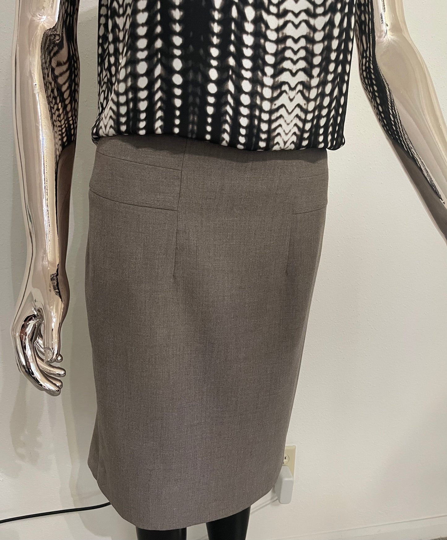 The Limited- Women’s Knit Pencil Skirt - Size (2)